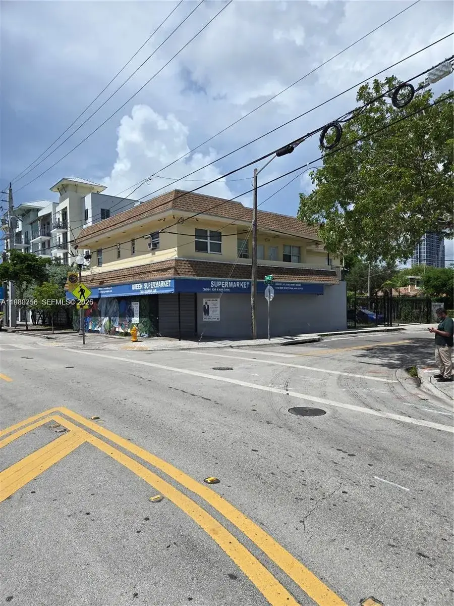 Commercial Sale for sale at 3380 Plaza St, Miami FL 33133
