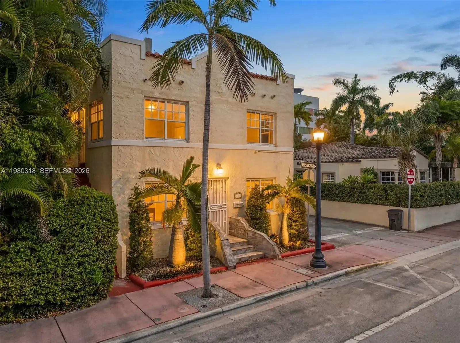 Commercial Sale for sale at 927 4th St, Miami Beach FL 33139