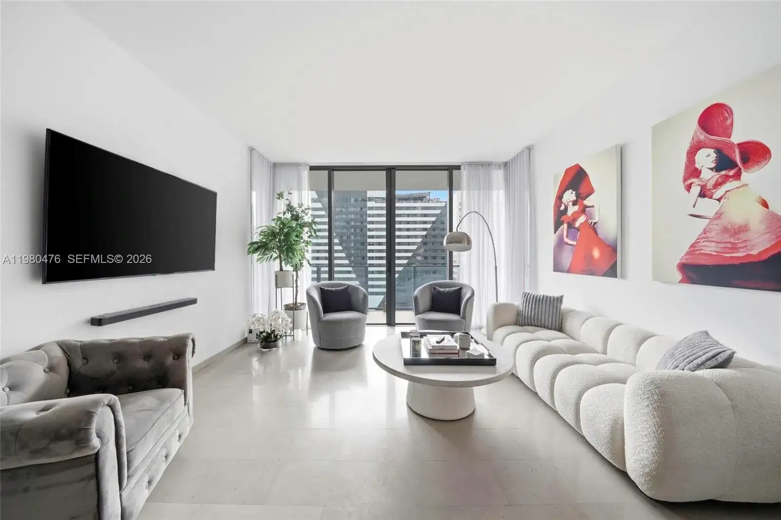 2 bedroom 2 bath Residential Lease for rent at 88 SW 7th St # 1010, Miami FL 33130