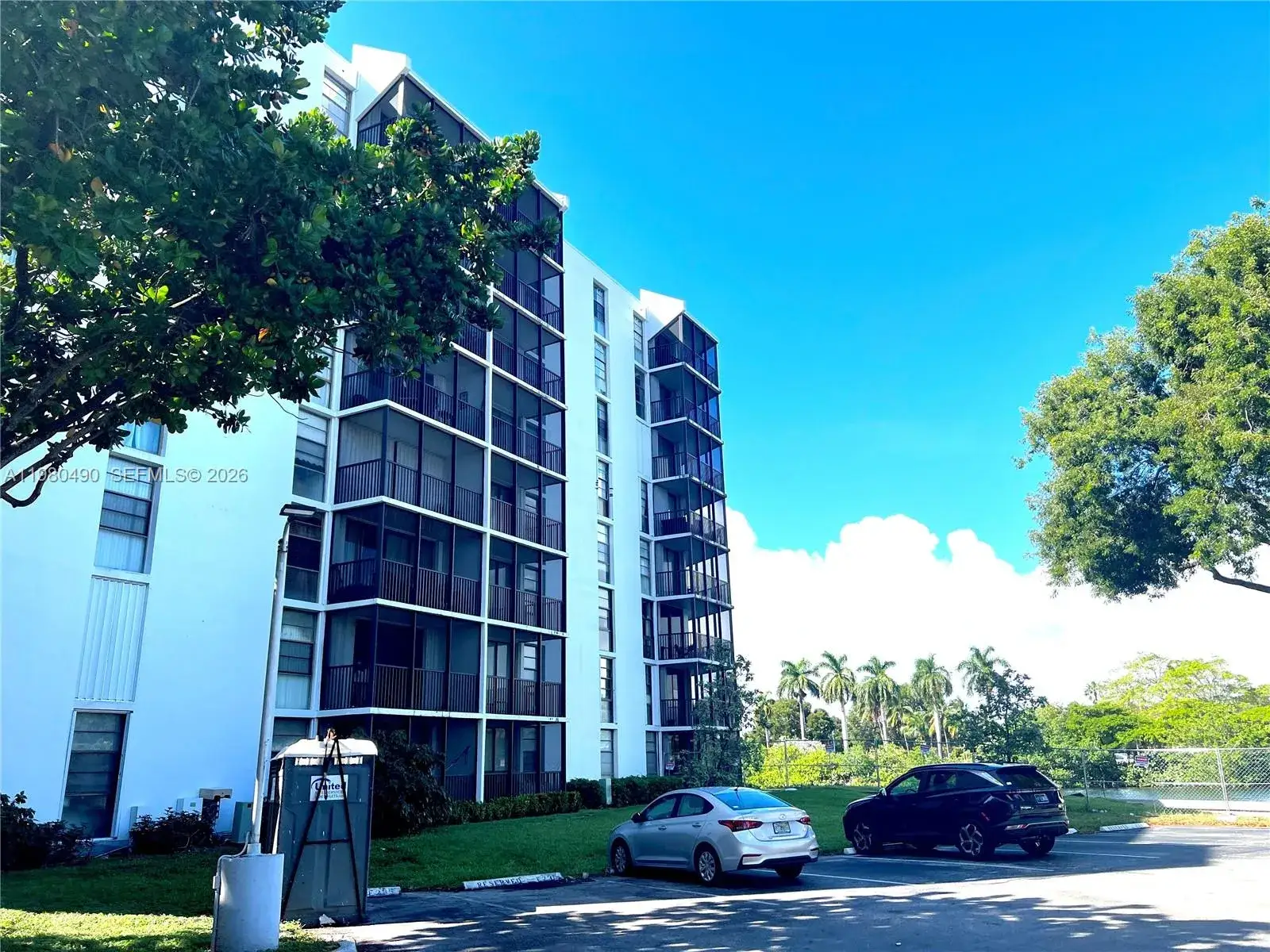 1 bedroom 1 bath Residential for sale at 3475 N Country Club Dr # 716, Aventura FL 33180