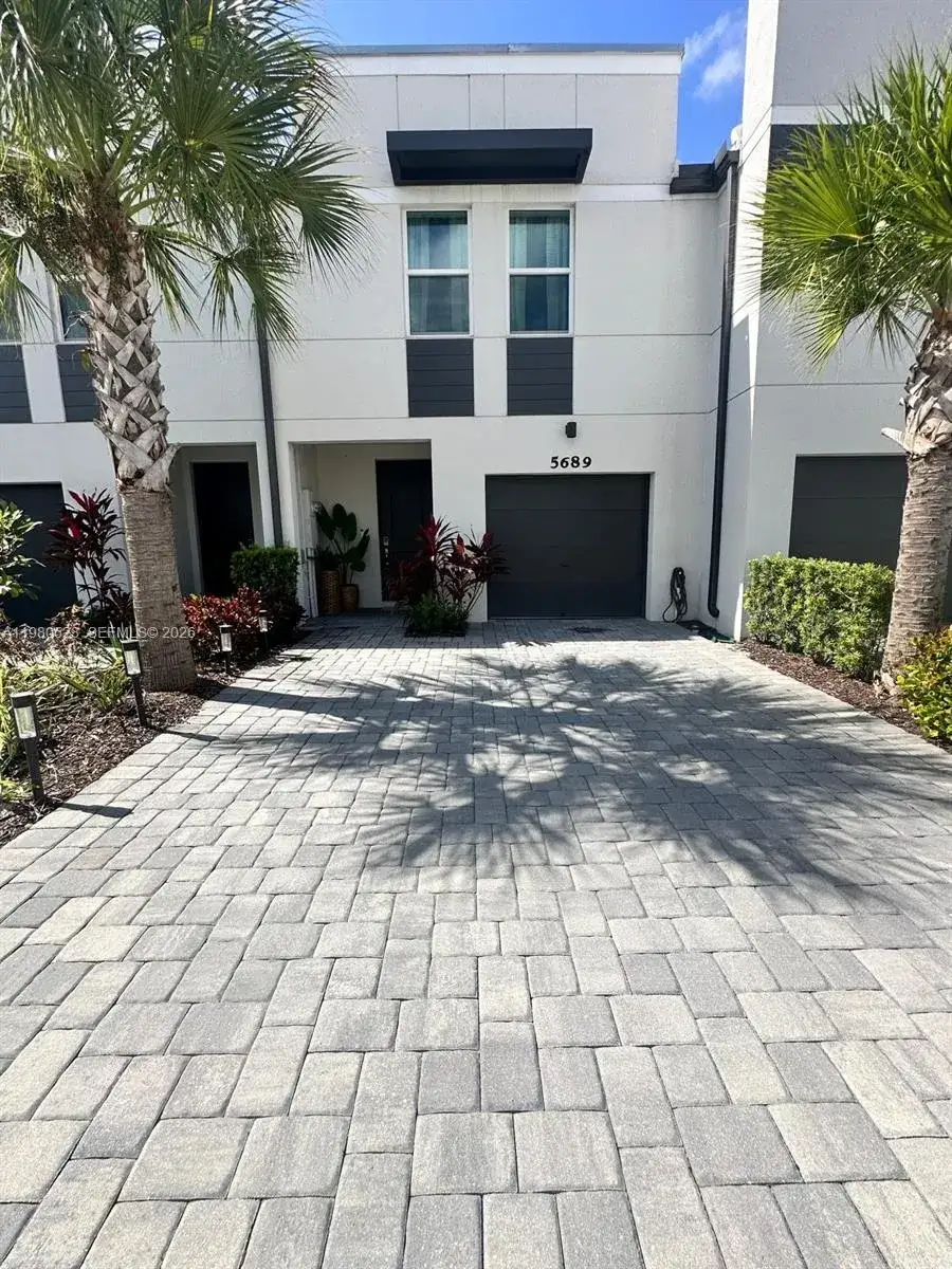3 bedroom 2 bath Residential for sale at 5689 Mentmore Dr, Mangonia Park FL 33407
