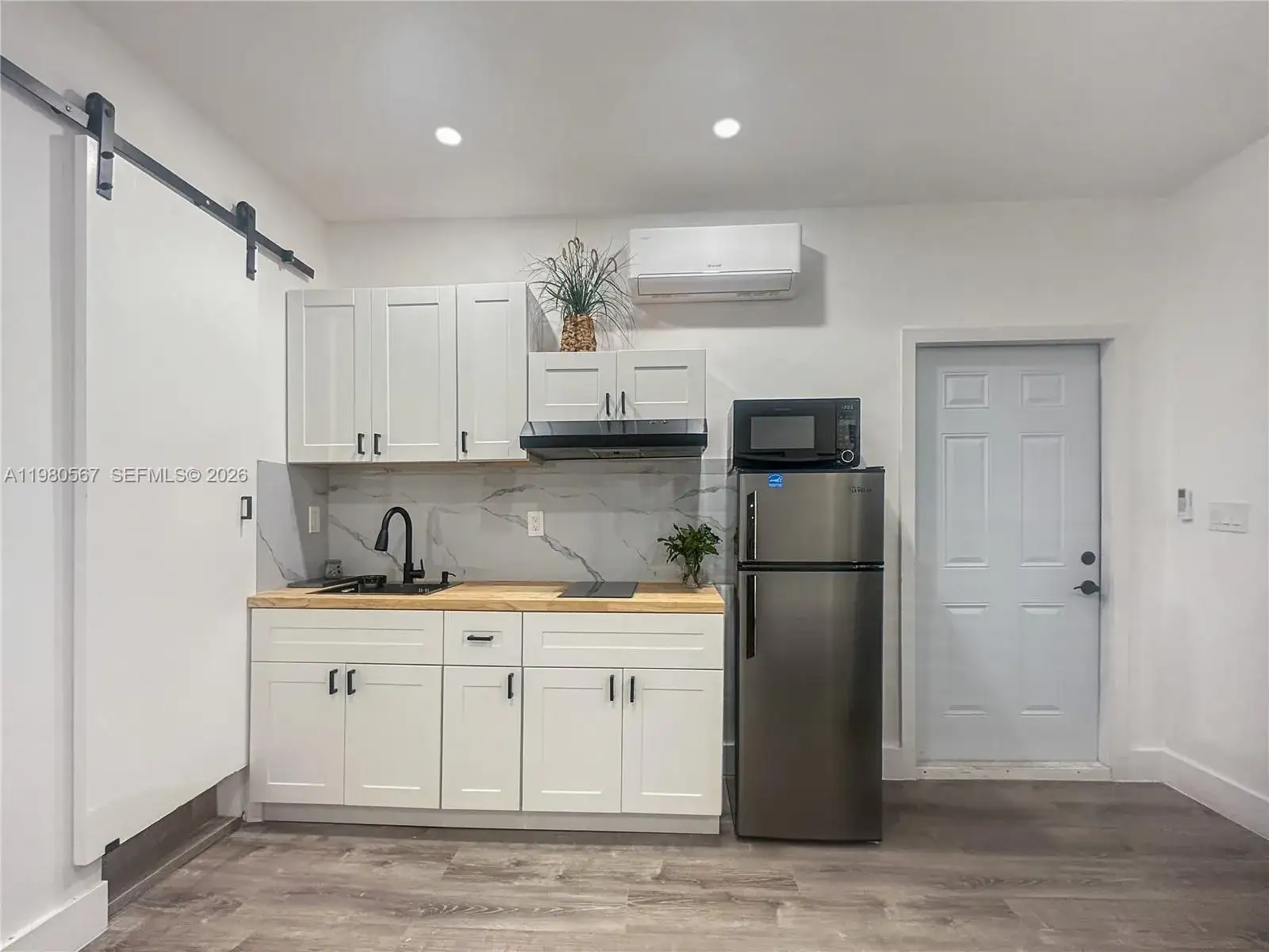 1 bedroom 1 bath Residential Lease for rent at 15400 SW 169th Ln Side, Miami FL 33187