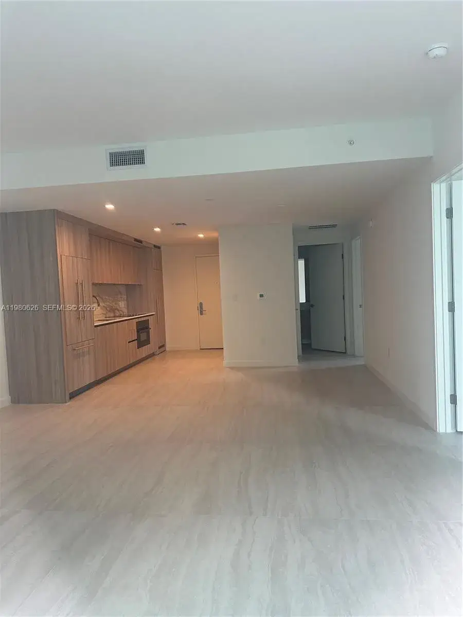 2 bedroom 2 bath Residential Lease for rent at 77 SE 5th st # 2506, Miami FL 33131