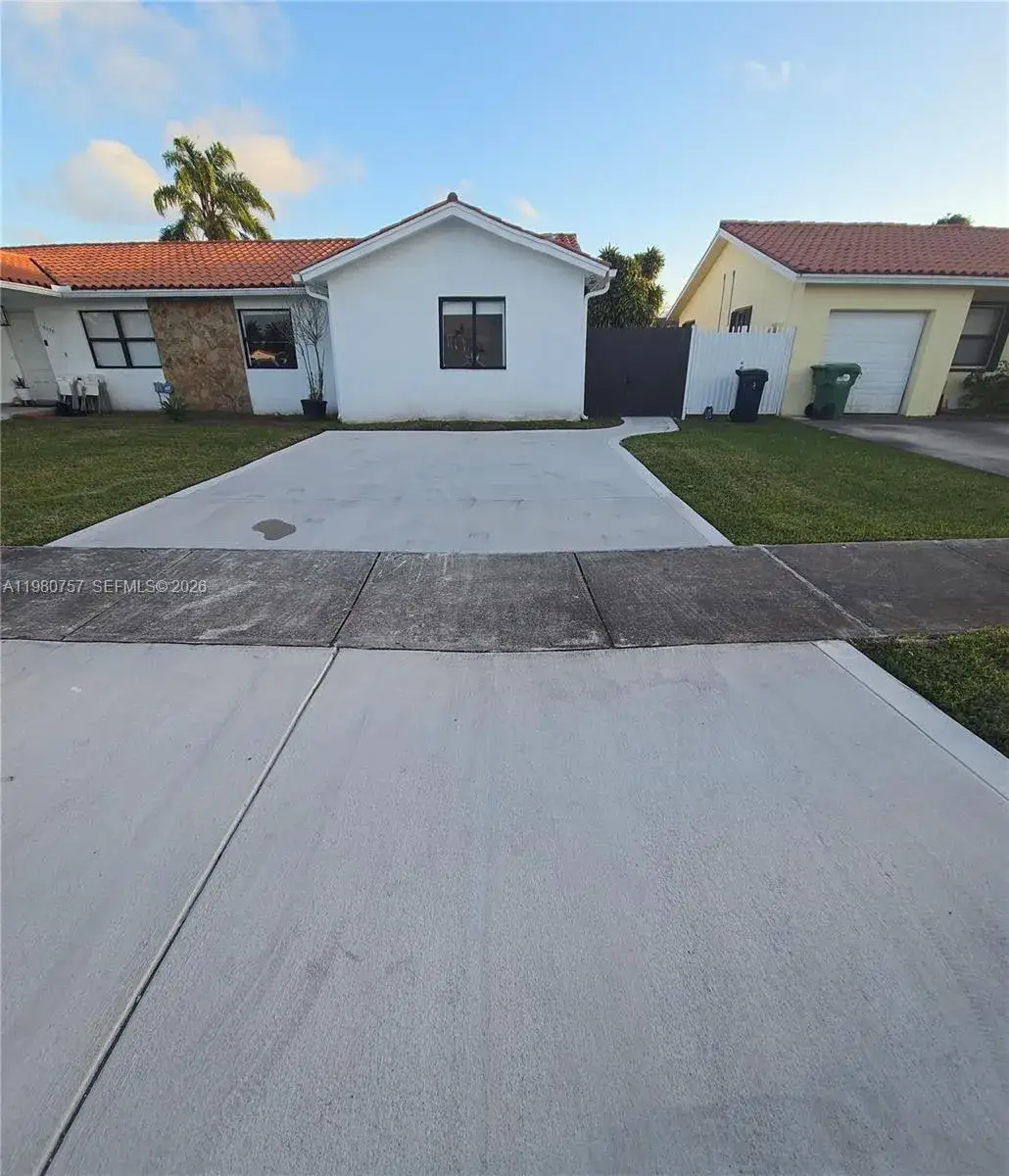 1 bedroom 1 bath Residential Lease for rent at 11250 SW 138th St # 11250, Miami FL 33176