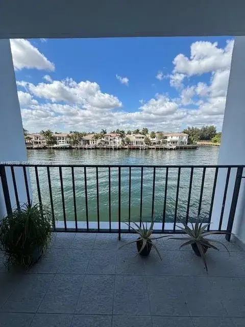 2 bedroom 2 bath Residential for sale at 1400 S Ocean Dr # 304, Hollywood FL 33019