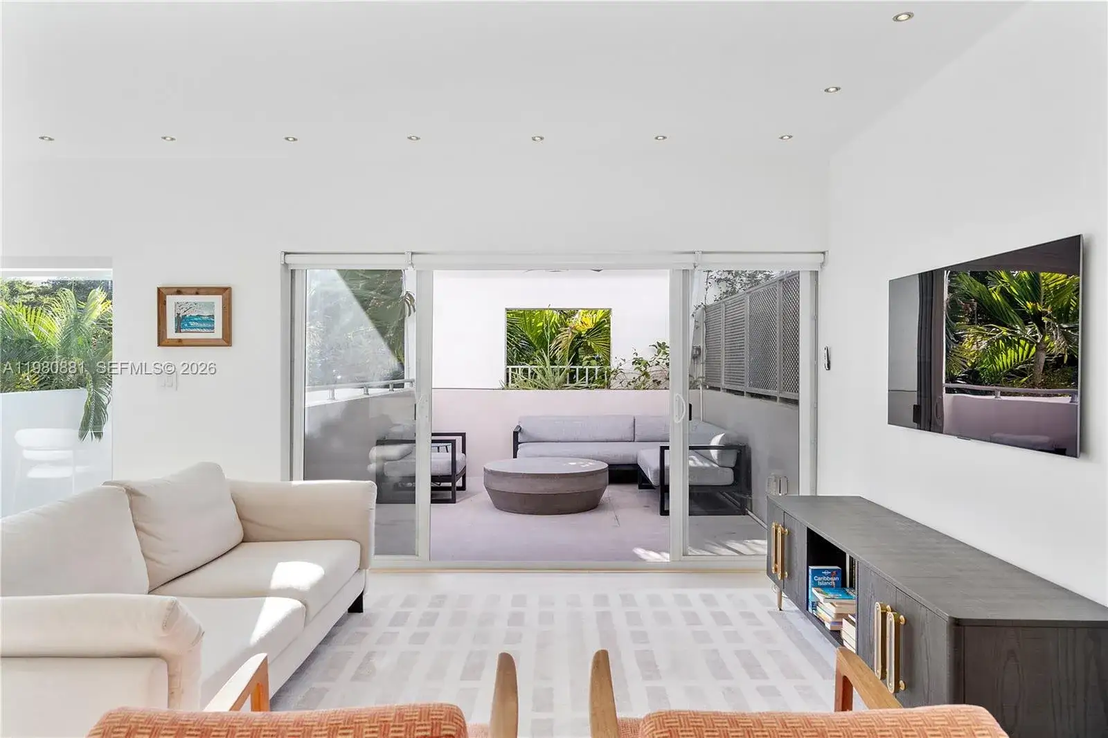 2 bedroom 2 bath Residential Lease for rent at 828 3rd St # 314, Miami Beach FL 33139