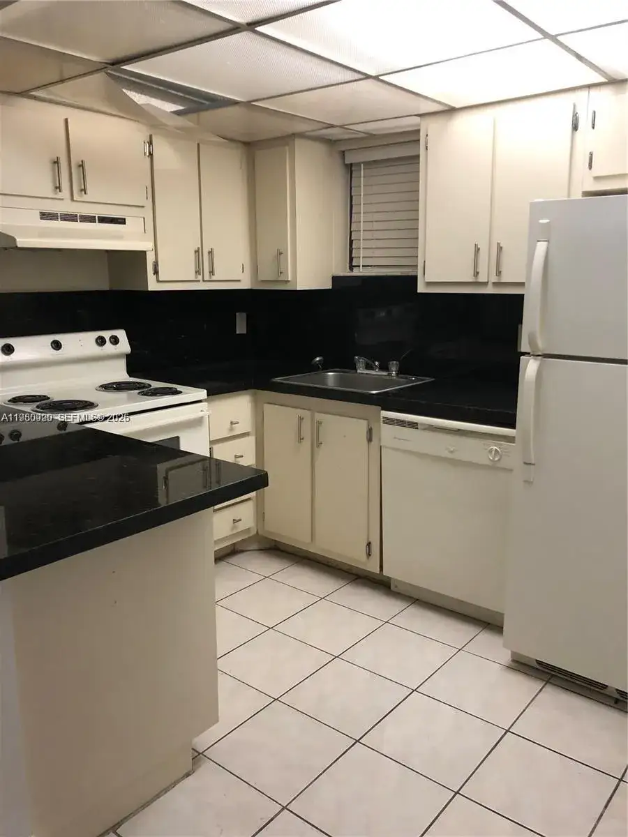 1 bedroom 1 bath Residential for sale at 8290 Lake Dr # 349, Doral FL 33166