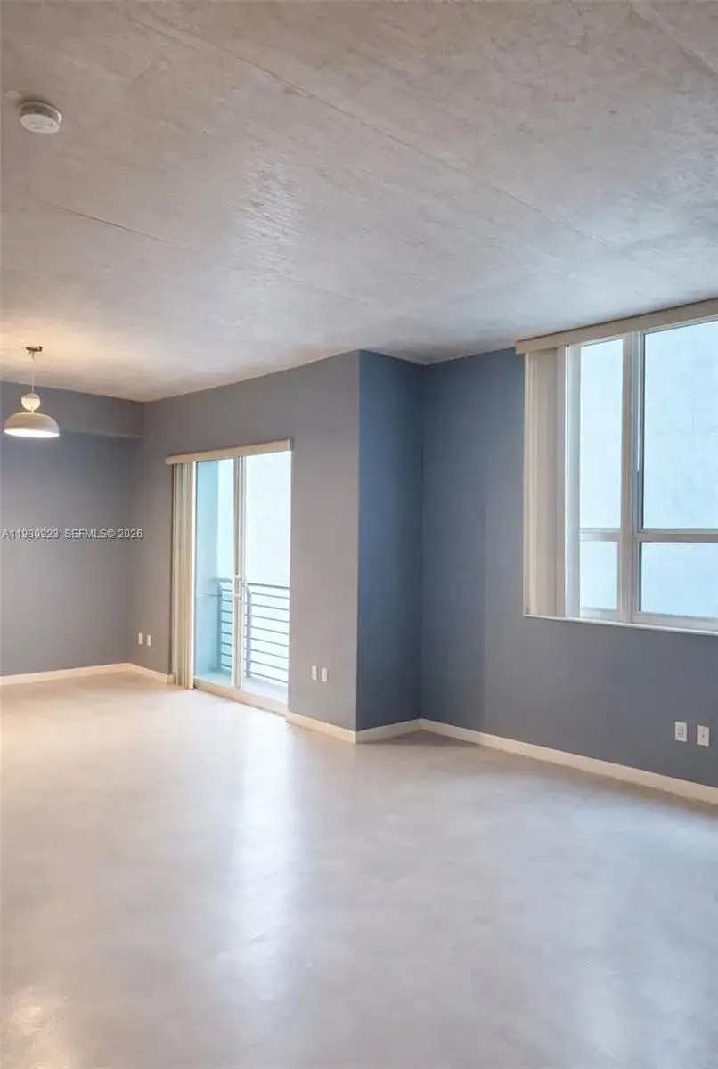 1 bedroom 1 bath Residential Lease for rent at 234 NE 3rd St # 504, Miami FL 33132