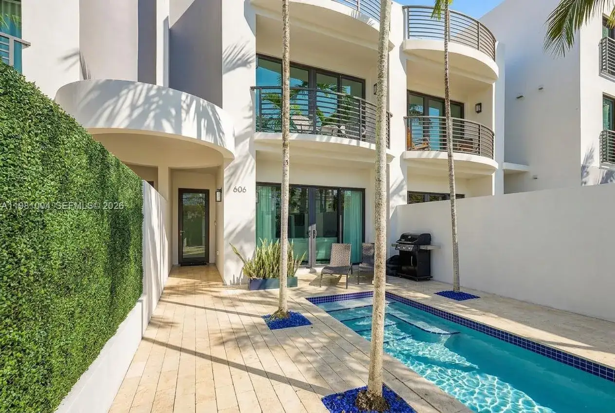 3 bedroom 3 bath Residential for sale at 606 NE 14th Ave, Fort Lauderdale FL 33304