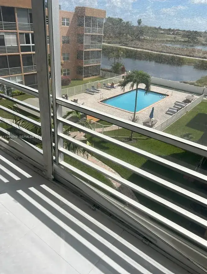 1 bedroom 1 bath Residential Lease for rent at 3048 E Sunrise Lakes Dr # 411, Sunrise FL 33322