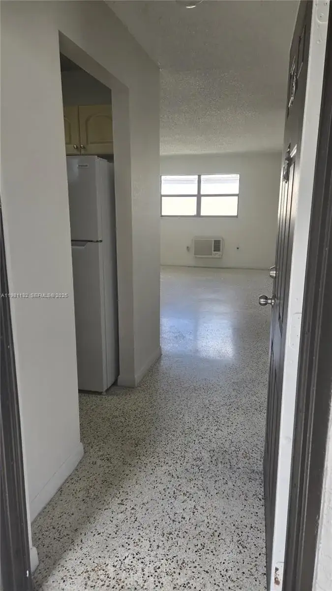 1 bedroom 1 bath Residential Lease for rent at 142 SW 18th ave # 30, Miami FL 33135