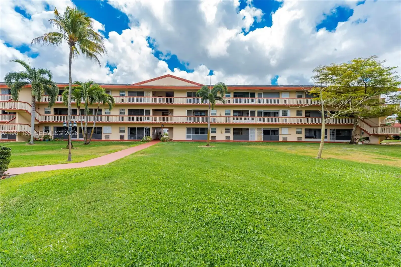 1 bedroom 1 bath Residential for sale at 5300 Washington St # A137, Hollywood FL 33021