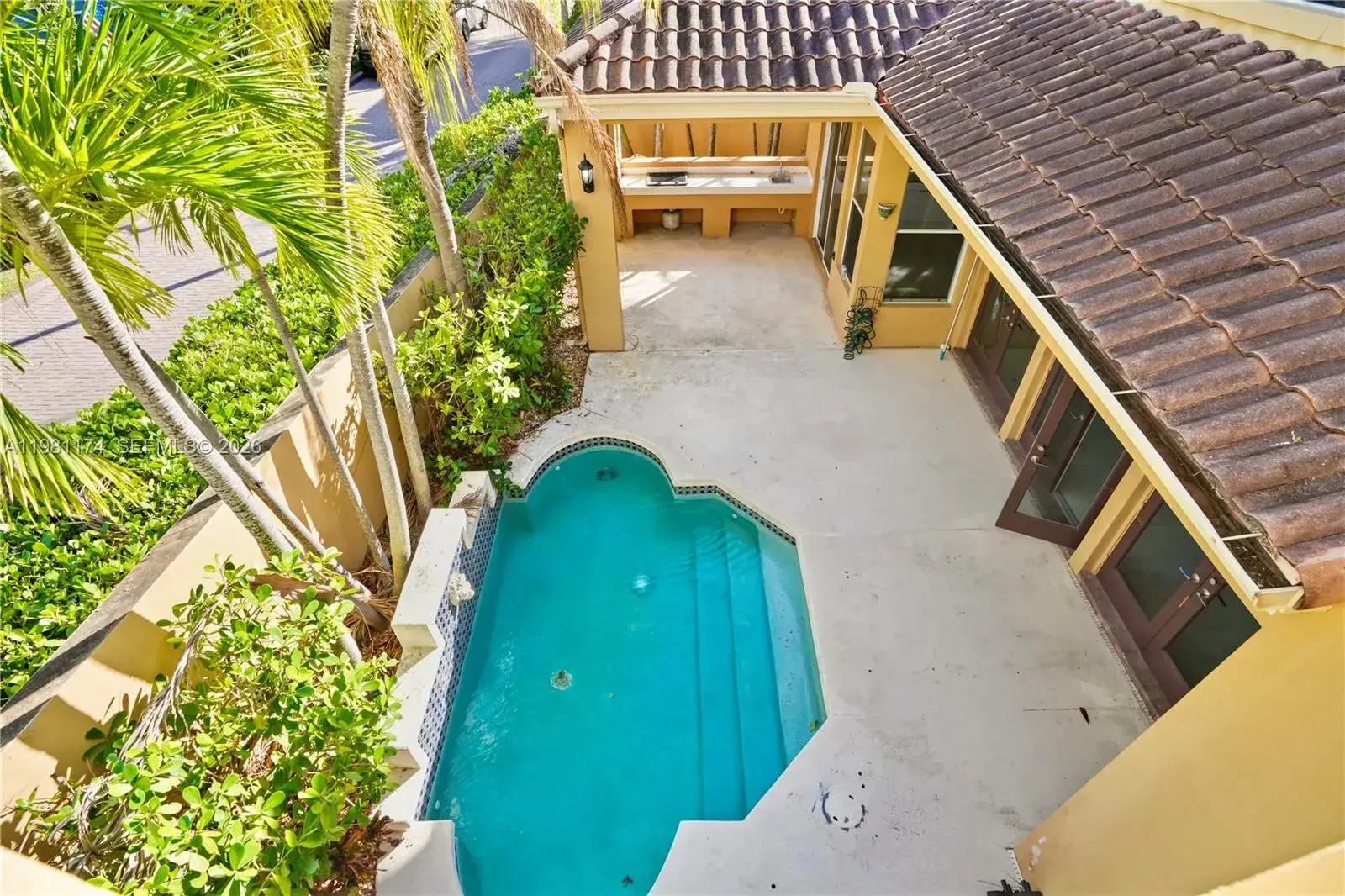 3 bedroom 3 bath Residential for sale at 3728 NE 208th Ter, Aventura FL 33180