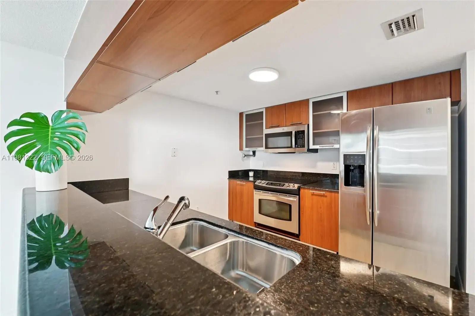 1 bedroom 1 bath Residential for sale at 1800 N Bayshore Dr # 2811, Miami FL 33132