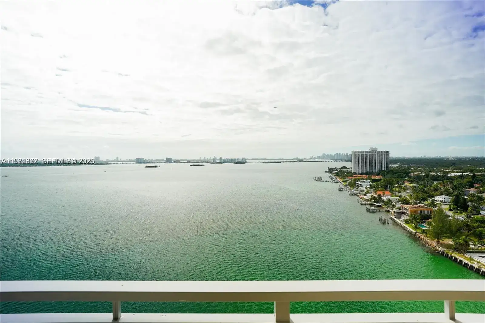 2 bedroom 2 bath Residential Lease for rent at 11111 Biscayne Blvd # 20E, Miami FL 33181