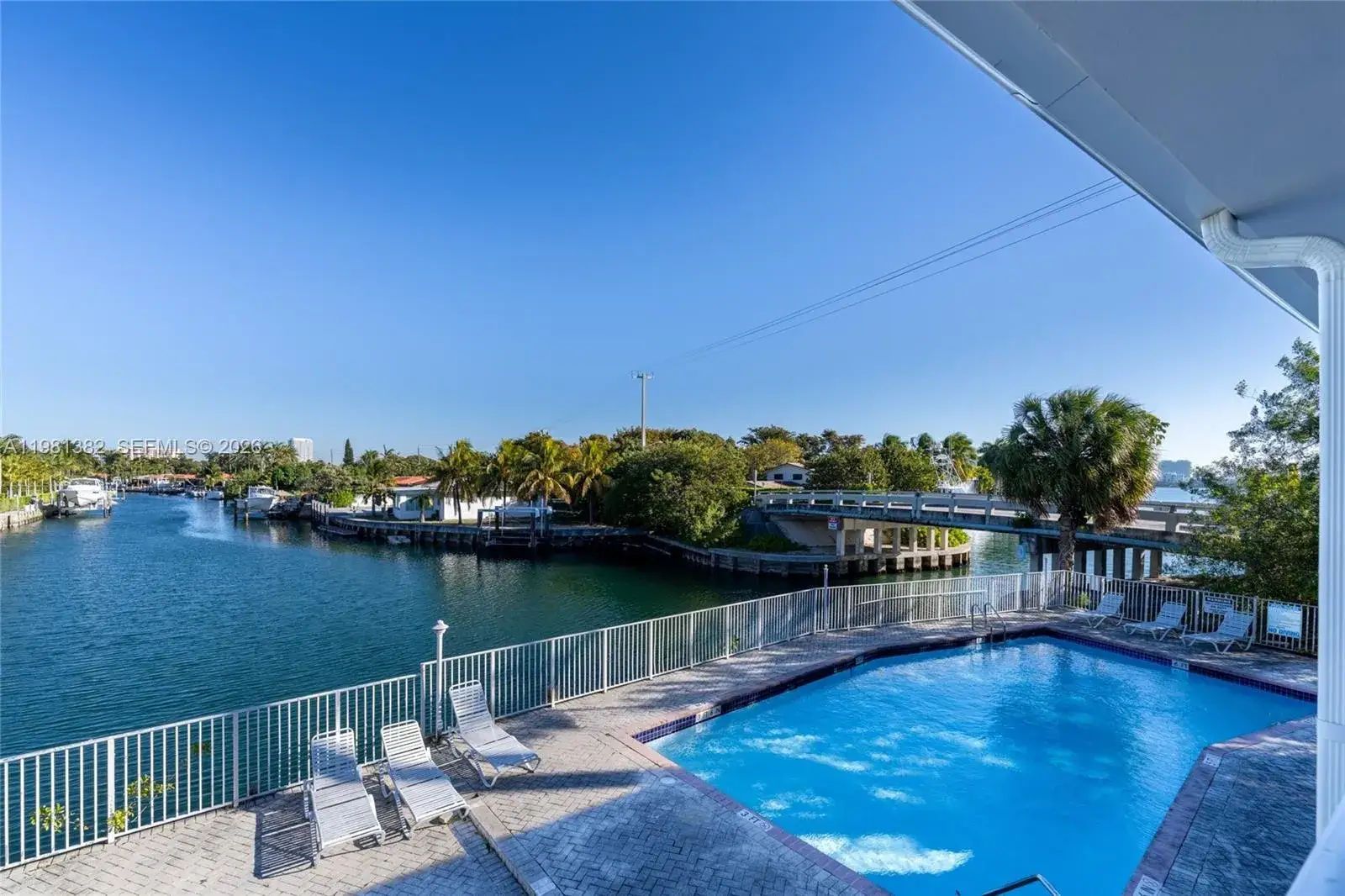 1 bedroom 1 bath Residential Lease for rent at 2225 NE 123rd St # 215, North Miami FL 33181