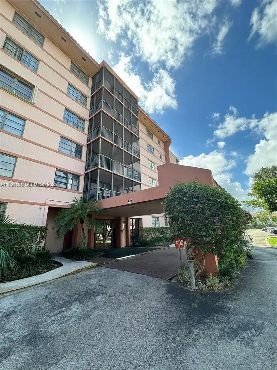 1 bedroom 1 bath Residential Lease for rent at 20850 San Simeon Way # 5, Miami FL 33179