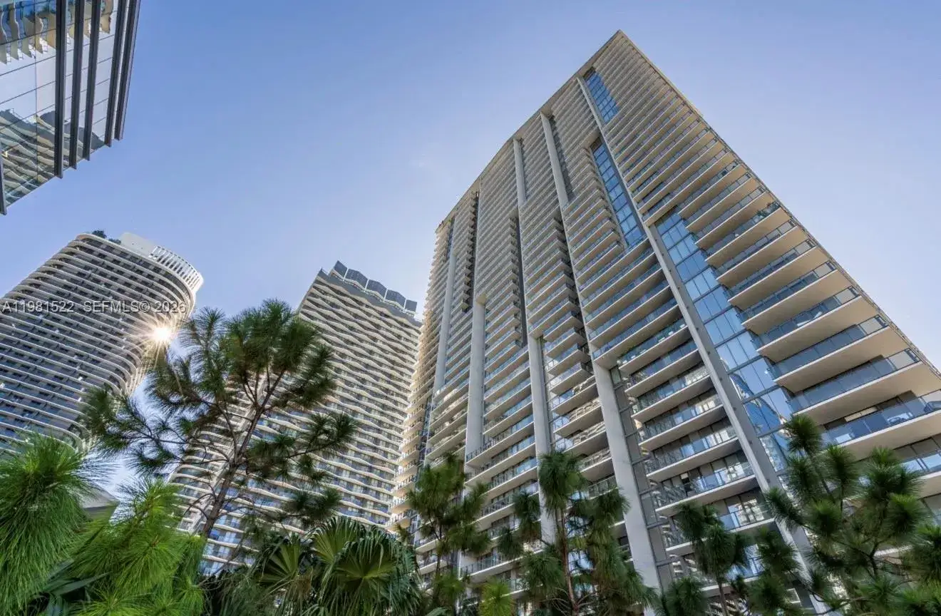 2 bedroom 2 bath Residential for sale at 88 SW 7TH ST # 2005, Miami FL 33130