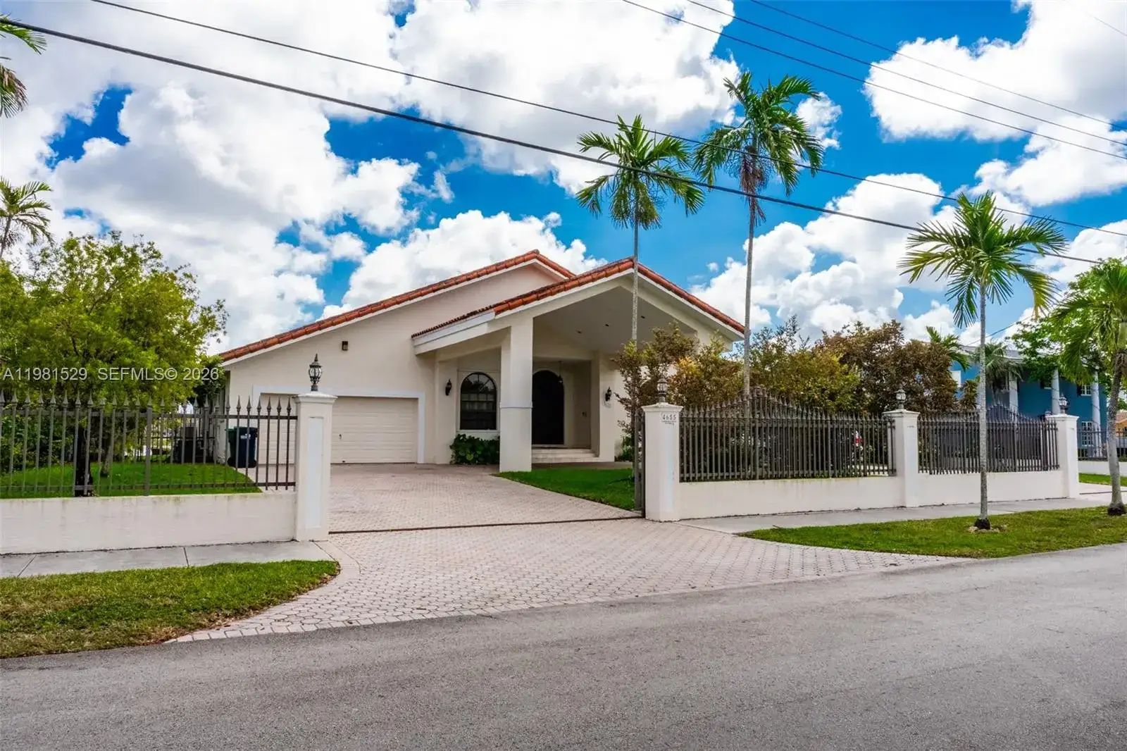 5 bedroom 4 bath Residential for sale at 4655 SW 89th Ave, Miami FL 33165