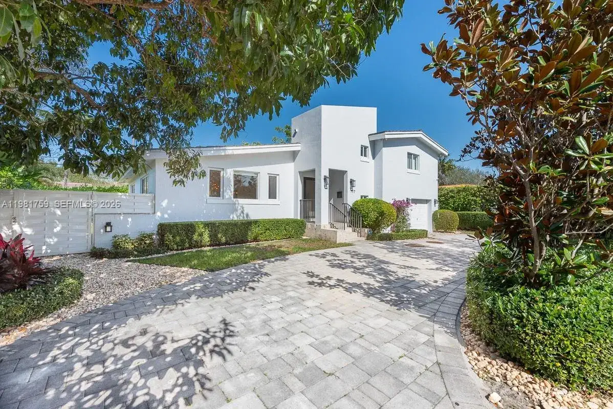 3 bedroom 2 bath Residential for sale at 717 Benevento Ave, Coral Gables FL 33146