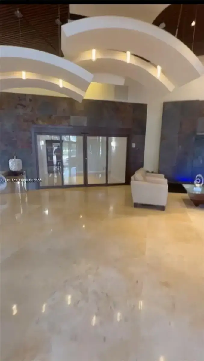 3 bedroom 2 bath Residential for sale at 3300 NE 191st St # 801, Aventura FL 33180