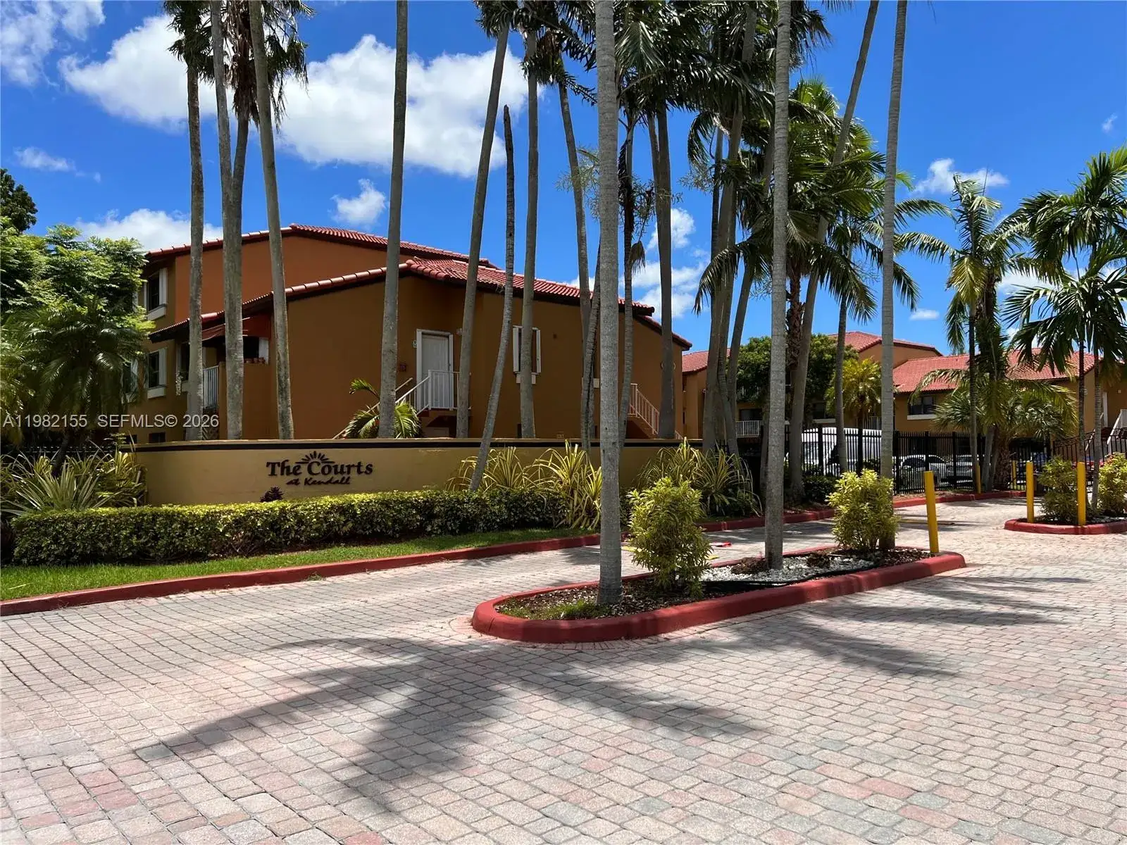 3 bedroom 2 bath Residential Lease for rent at 15610 SW 80th St # 105, Miami FL 33193
