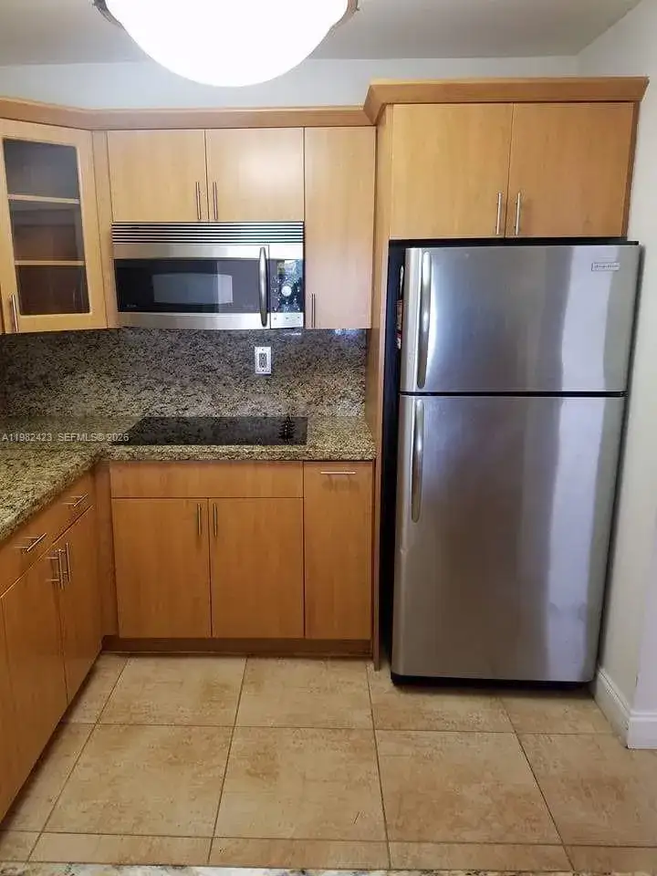1 bedroom 1 bath Residential for sale at 9682 Fontainebleau Blvd # 202, Miami FL 33172