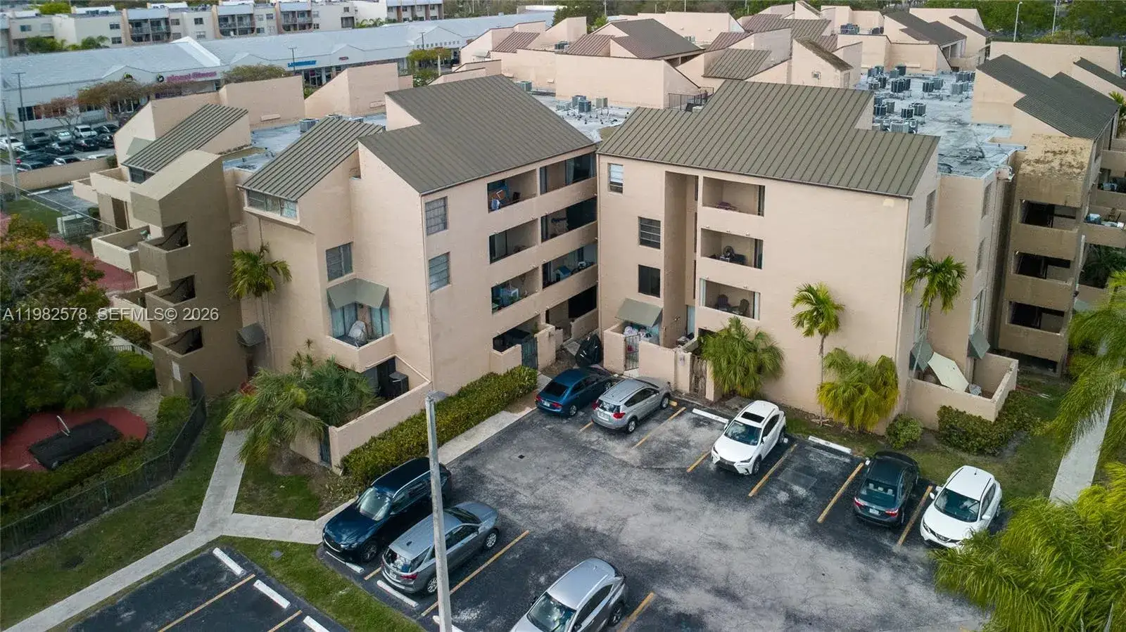 1 bedroom 1 bath Residential for sale at 10500 SW 108th Ave # B414, Miami FL 33176