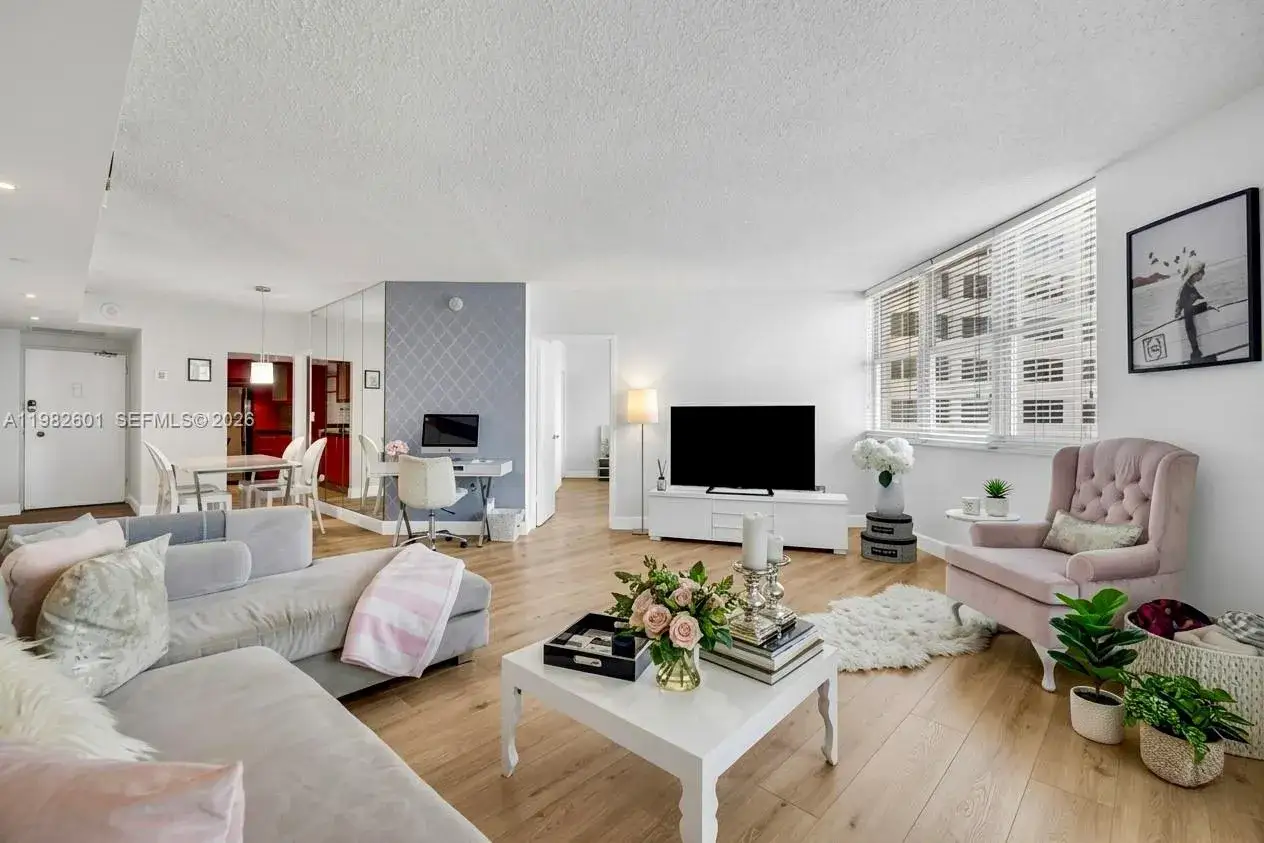2 bedroom 2 bath Residential Lease for rent at 801 Brickell Bay Dr # 1262, Miami FL 33131