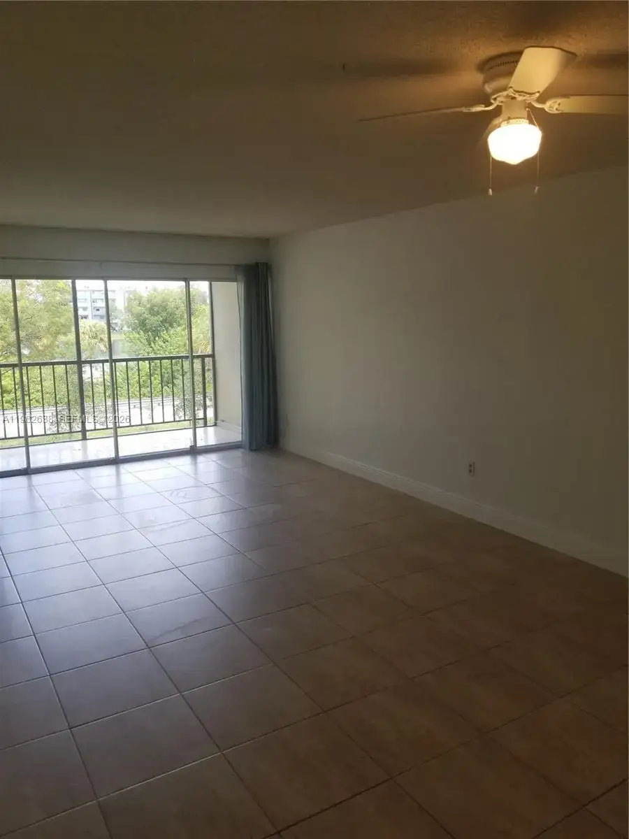 1 bedroom 1 bath Residential Lease for rent at 9150 Fontainebleau Blvd # 307, Miami FL 33172