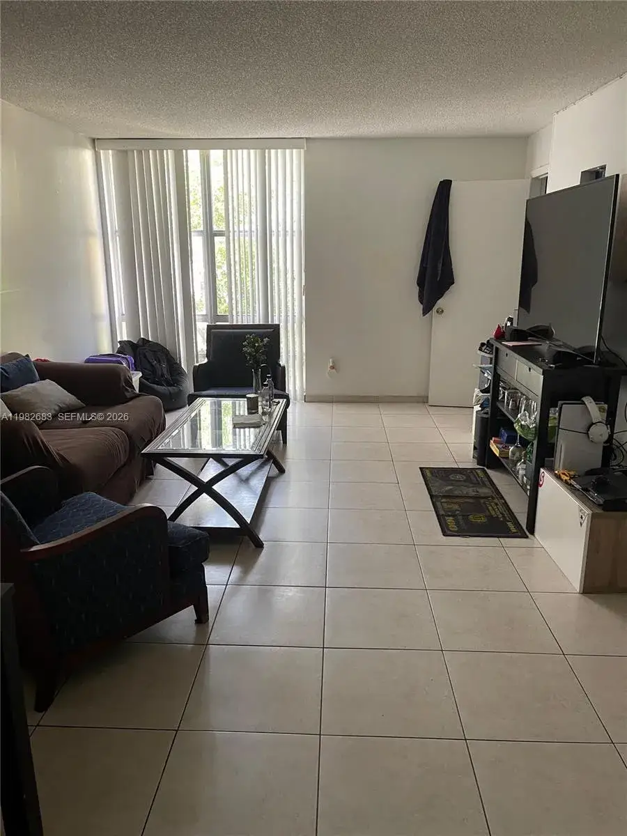 1 bedroom 1 bath Residential for sale at 210 172nd St # 323, Sunny Isles Beach FL 33160