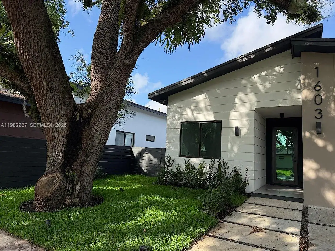 4 bedroom 5 bath Residential for sale at 1603 SW 30th Ave, Fort Lauderdale FL 33312