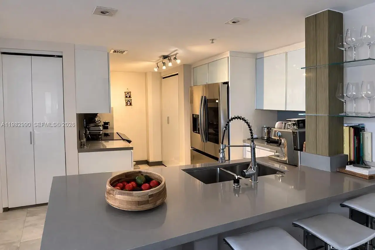 2 bedroom 2 bath Residential for sale at 701 Brickell Key Dr. #1611, Miami FL 33131