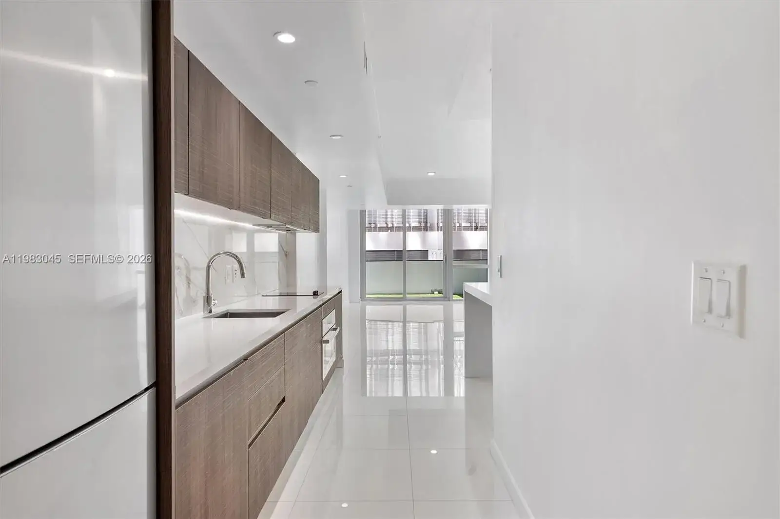 1 bedroom 1 bath Residential Lease for rent at 851 NE 1st Ave # 307, Miami FL 33132