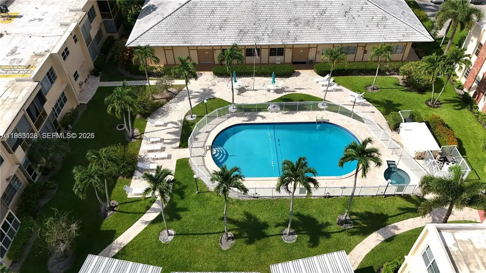 1 bedroom 1 bath Residential for sale at 851 NE 14th Ave # 414, Hallandale Beach FL 33009