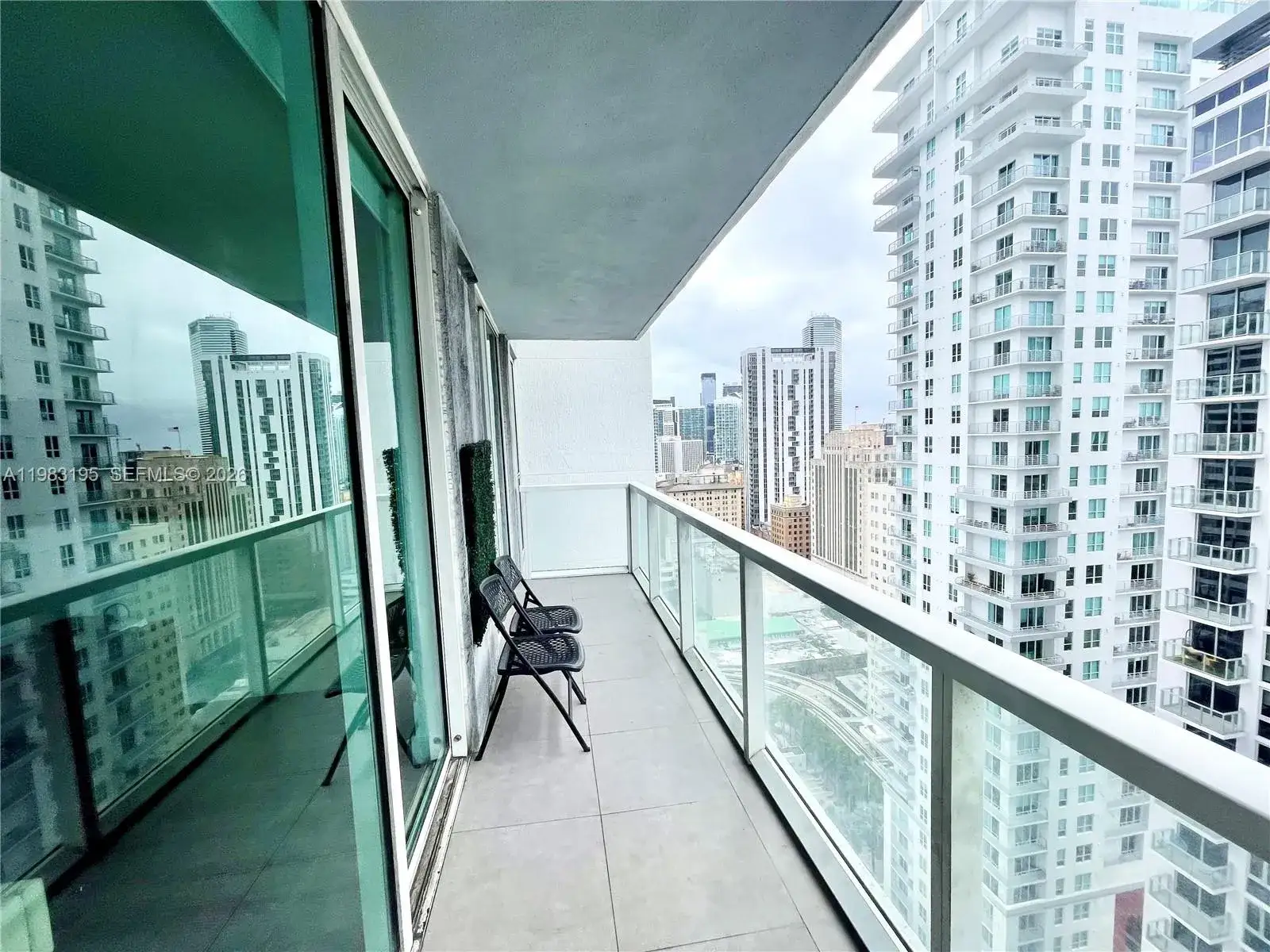 1 bedroom 1 bath Residential Lease for rent at 253 NE 2nd St # 2506, Miami FL 33132