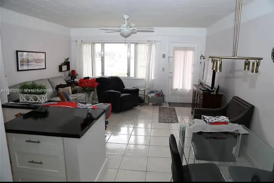 1 bedroom 1 bath Residential Lease for rent at 815 SW 10th Ter # 4V, Hallandale Beach FL 33009