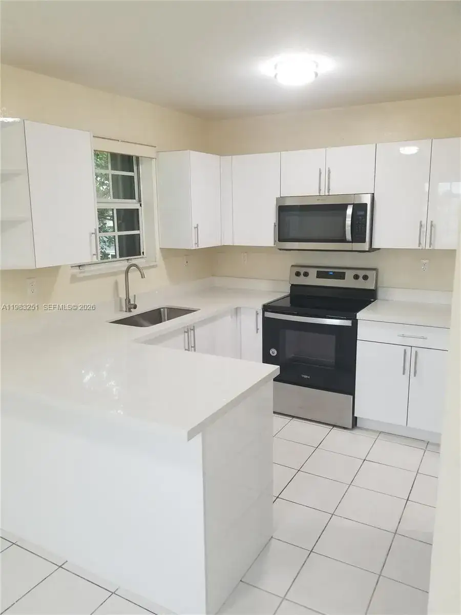 3 bedroom 2 bath Residential Lease for rent at 170 NE 142nd St # 3, Miami FL 33161