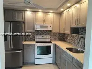 1 bedroom 1 bath Residential Lease for rent at 662 N Monaco N # 662, Delray Beach FL 33446