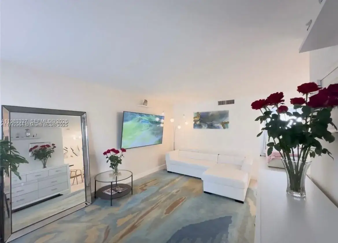 1 bedroom 1 bath Residential Lease for rent at 1120 NE 10th St # 2, Hallandale Beach FL 33009