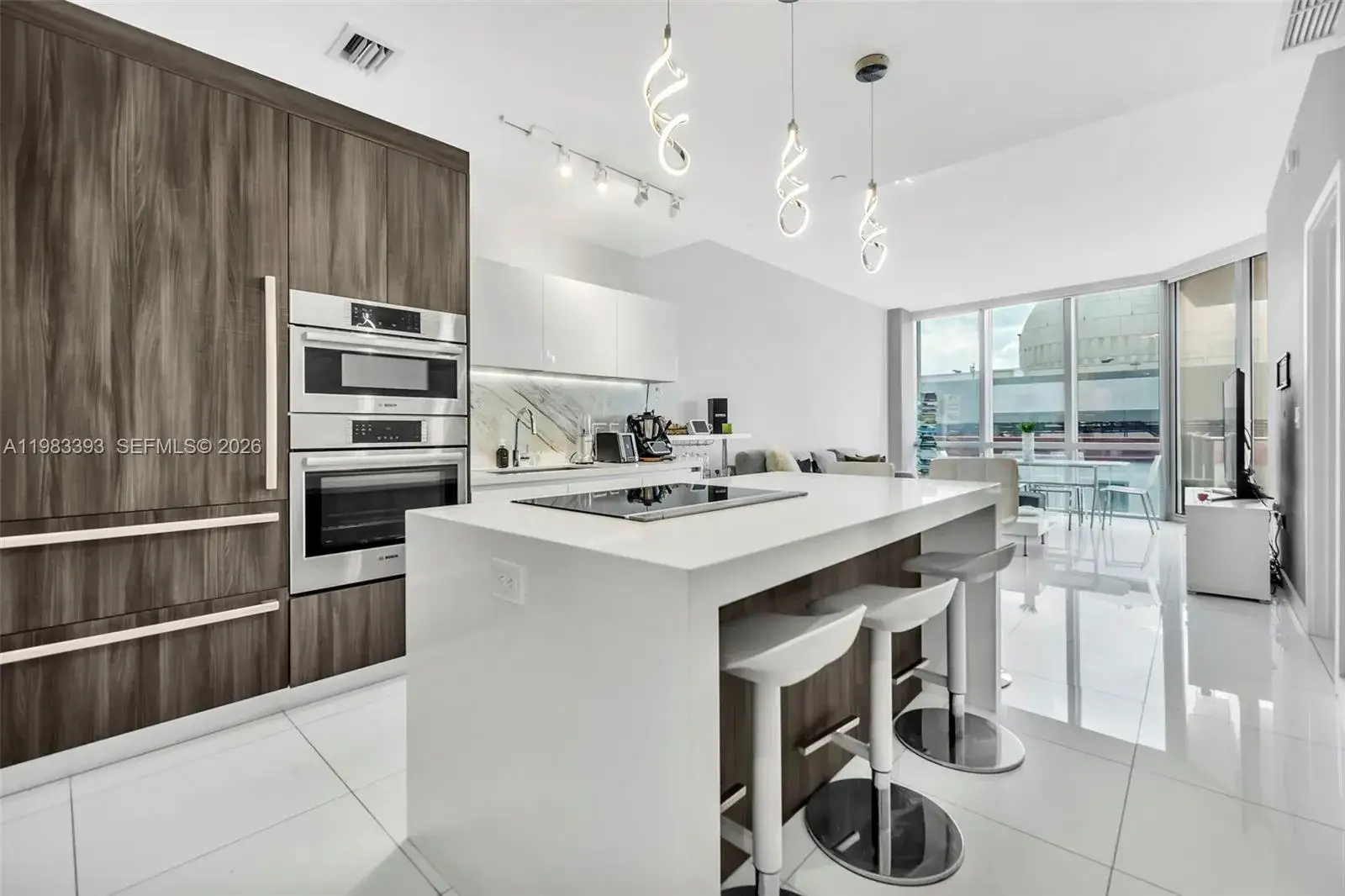 2 bedroom 2 bath Residential Lease for rent at 851 NE 1st Ave # 806, Miami FL 33132