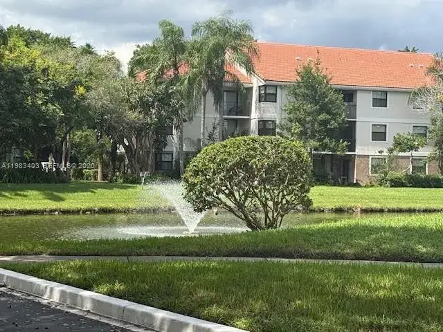 1 bedroom 1 bath Residential for sale at 10161 W SUNRISE # 104, Plantation FL 33322