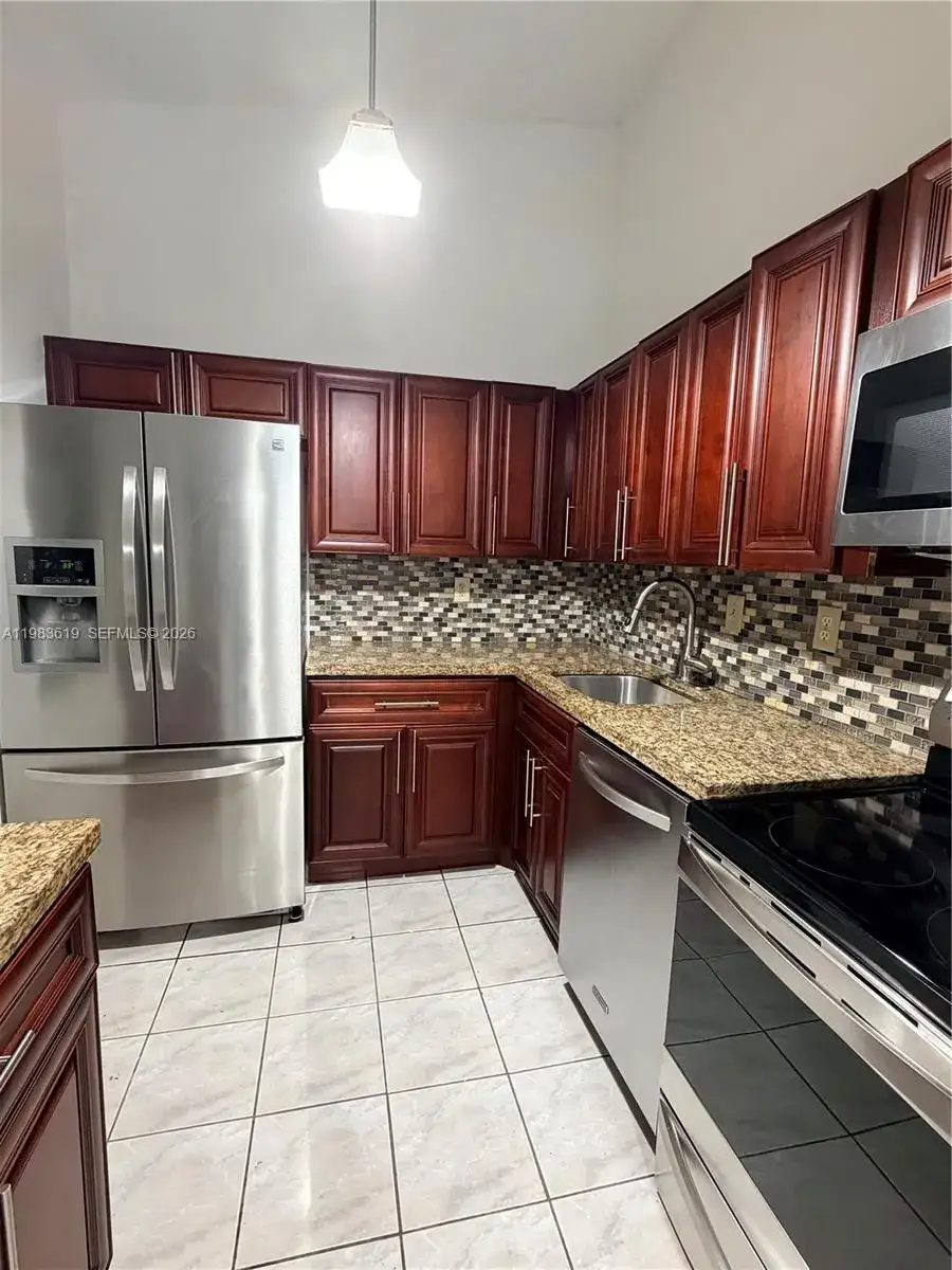 2 bedroom 2 bath Residential for sale at 927 NE 199th St # 206, Miami FL 33179
