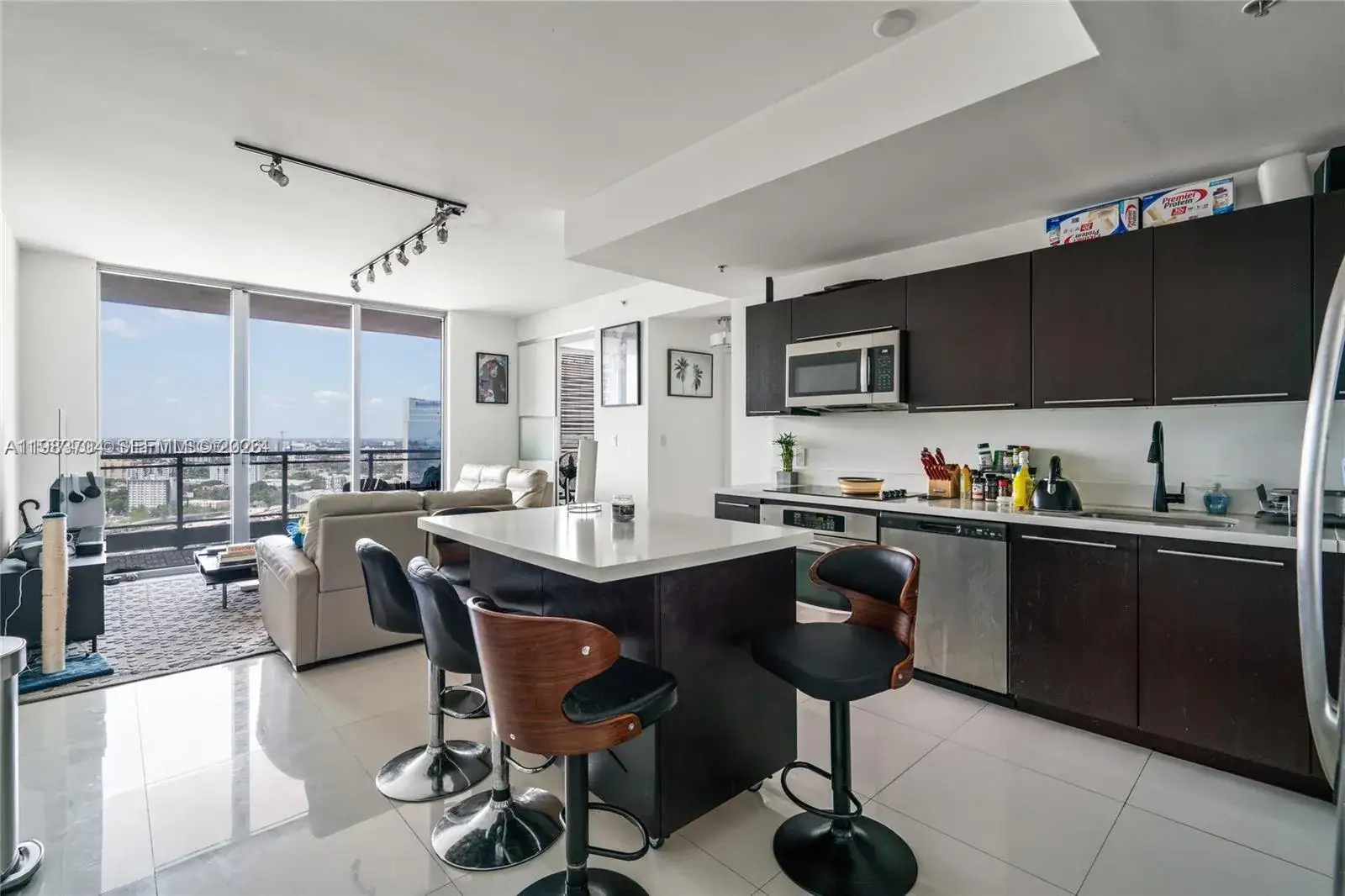 2 bedroom 2 bath Residential Lease for rent at 90 SW 3rd St # 2908, Miami FL 33130