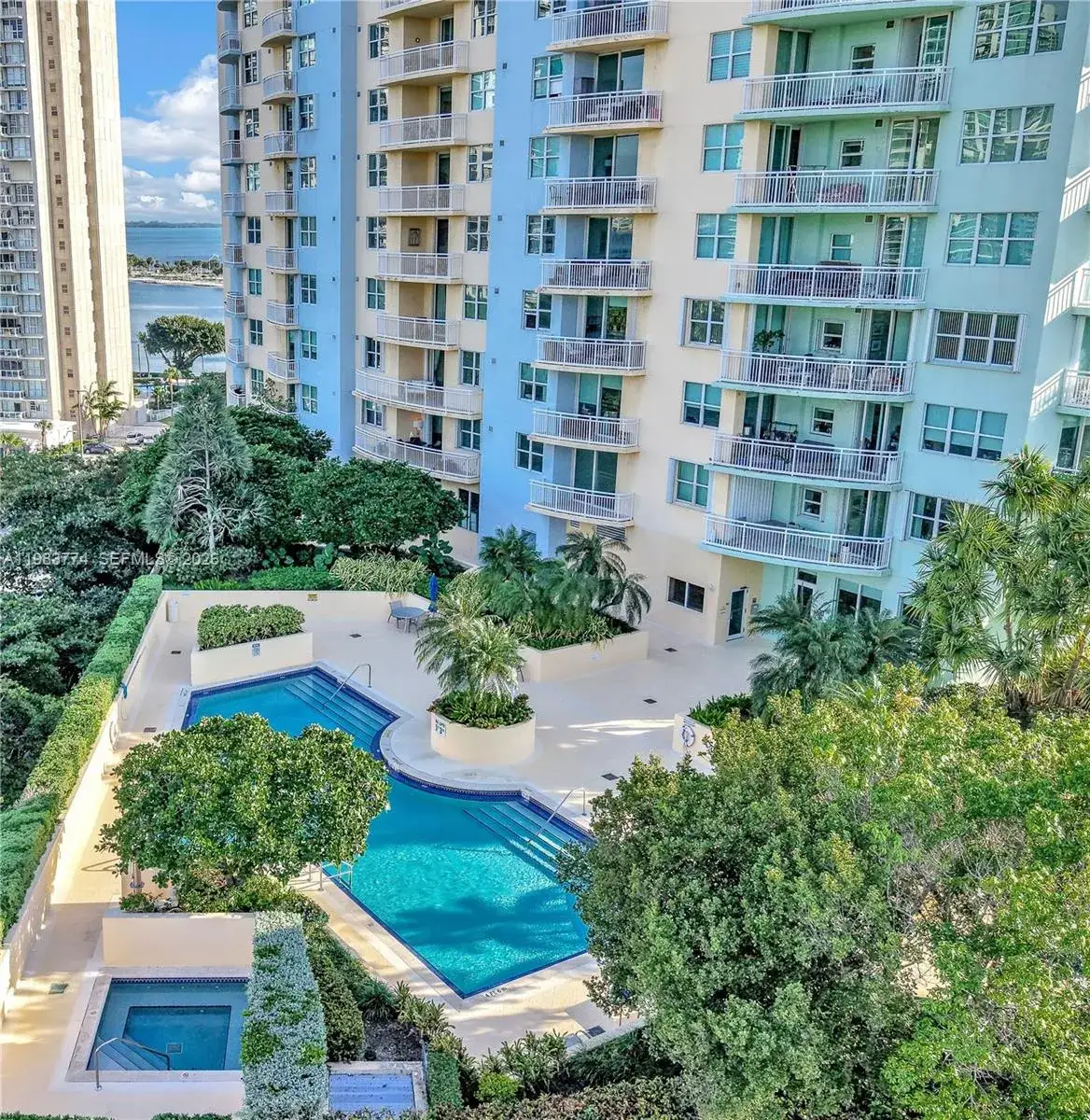 1 bedroom 1 bath Residential Lease for rent at 2475 Brickell Ave # 703, Miami FL 33129