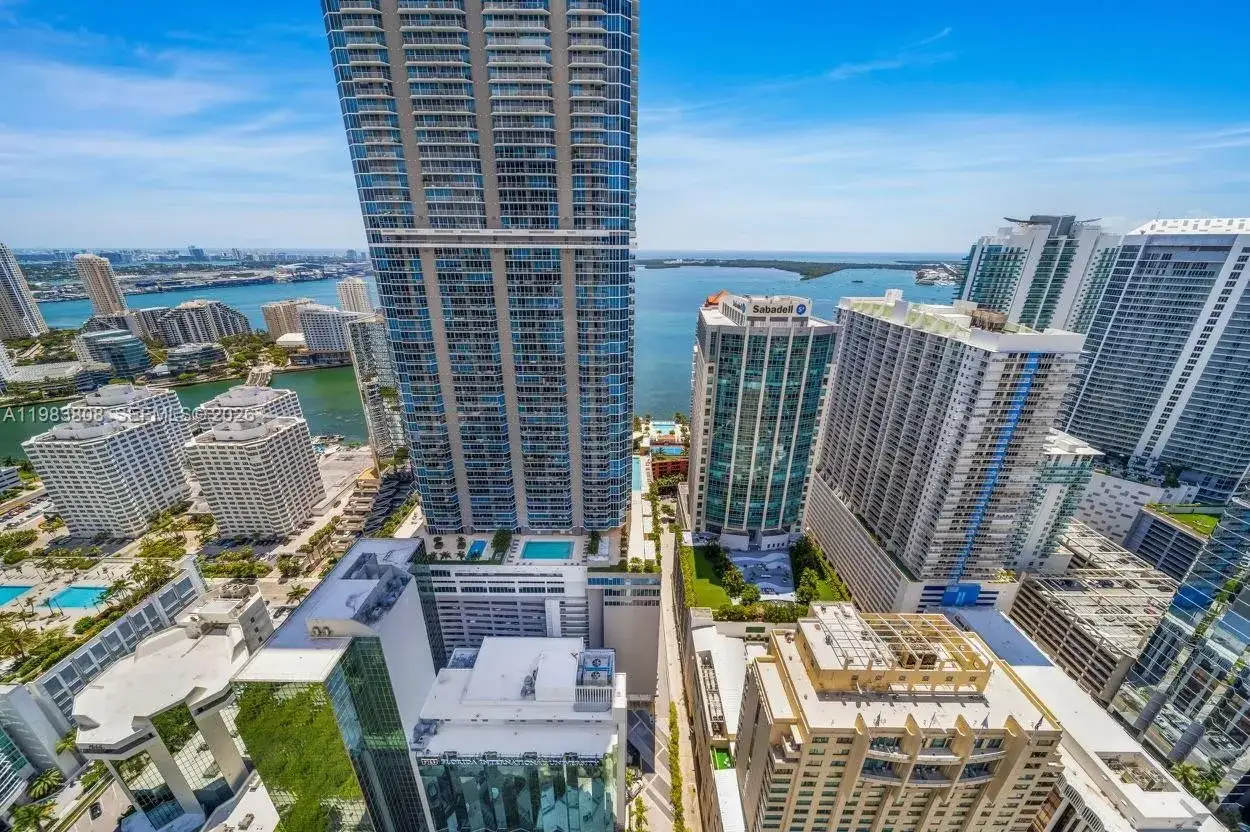 1 bedroom 1 bath Residential Lease for rent at 1060 Brickell Ave # 415, Miami FL 33131
