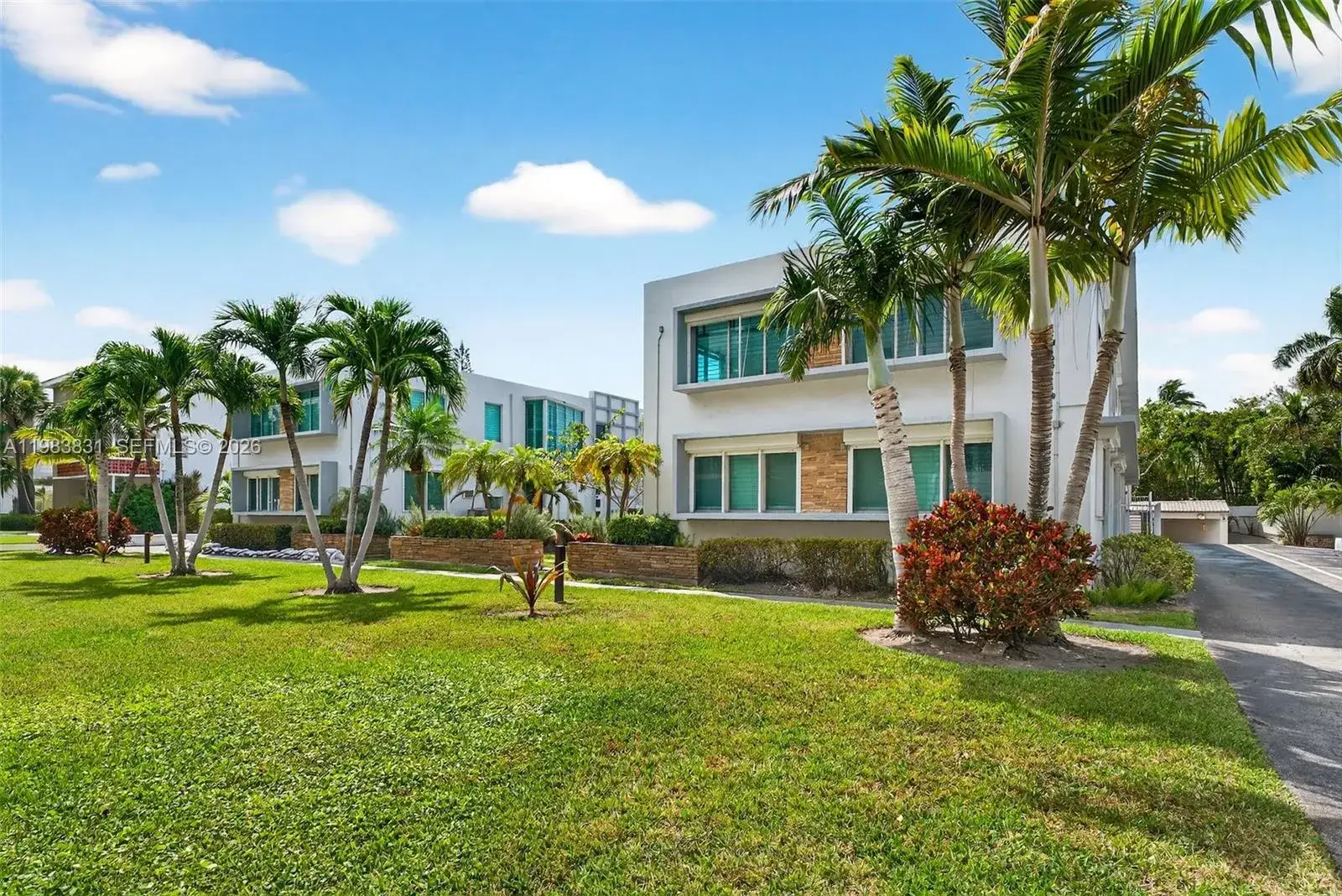 10178 Collins Ave # 208, Bal Harbour FL 33154
