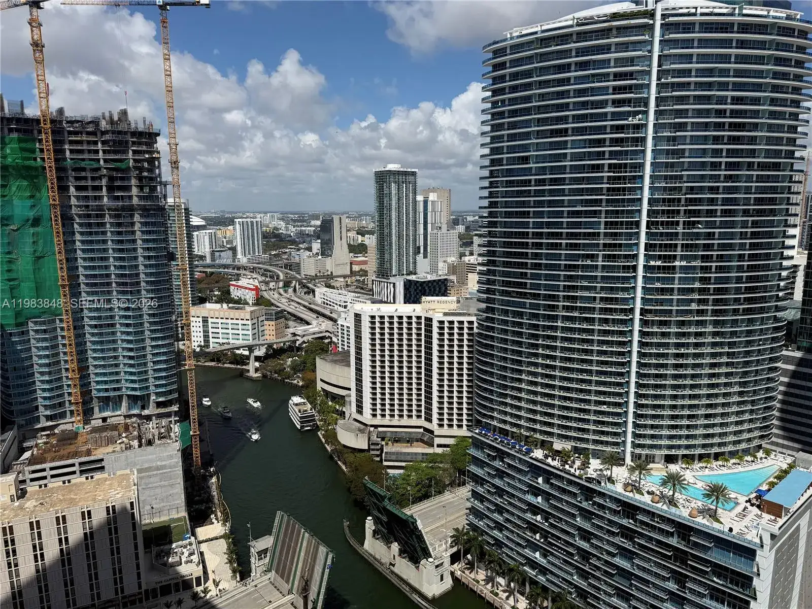 1 bedroom 1 bath Residential for sale at 465 Brickell Ave # 3906, Miami FL 33131