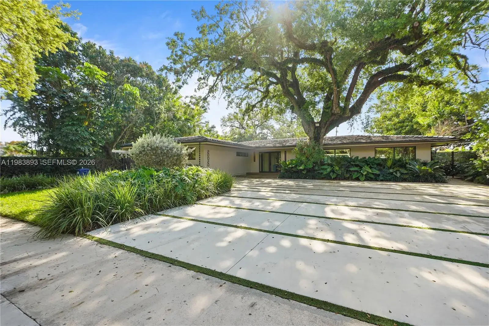 6 bedroom 6 bath Residential for sale at 20020 NE 21st Ct, Miami FL 33179