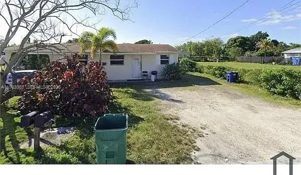 2 bedroom 1 bath Residential Lease for rent at 11862 SW 212th St # 11862, Miami FL 33177